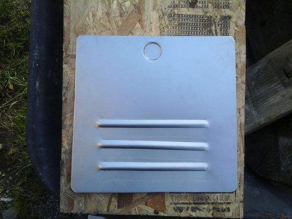 Its really hard to crank the handle and guide  the sheetmetal at the same time. I tried to build a fence to help guide the sheetmetal straight, but it didnt work out. I'll have to redesign it on the next try. It takes some practice, my last bead (the top kne came out pretty straight.