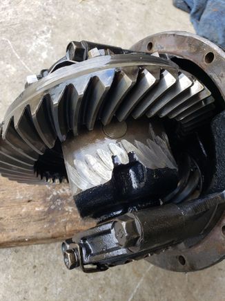 Big 'ol bites out of the pinion carrier.