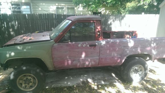 snagged that gorgeous army green fender from the junk yard for $20 - had been hit on the right front and the old fender was garbage