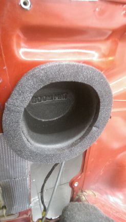 front 6 1/2" boom mat with MDF ring installed...required some cutting and bending of the support to get a flat surface