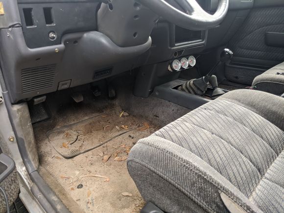 Console cut and everything back in place, that was a headache and a half.