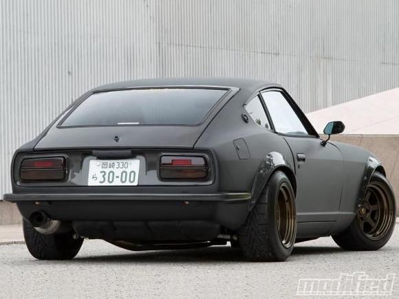 modp 1012 03 o 1974 nissan fairlady z rear view