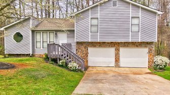 4055 Cranwood Dr - Atlanta, GA