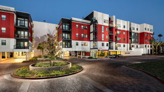 Motif Apartments - Woodland Hills, CA