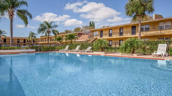 Ridge Manor Apartments - Sarasota, FL