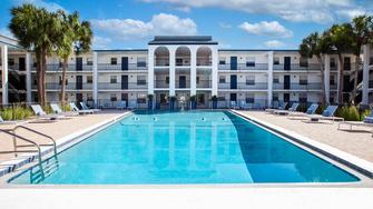 The Oceanaire Apartments - Largo, FL