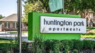 Huntington Park Apartments - Papillion, NE