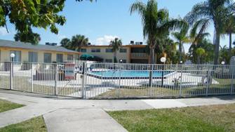 Courtenay Palms Apartments  - Merritt Island, FL