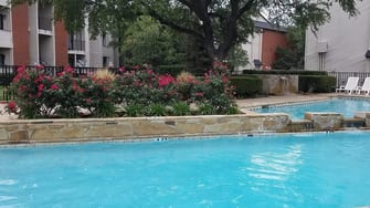 Oak Meadows Apartments - Dallas, TX
