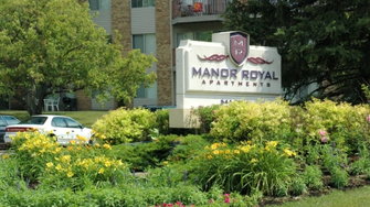 Manor Royal Apartments - Plymouth, MN