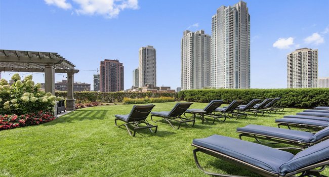 Left Bank 82 Reviews Chicago Il Apartments For Rent Image Of Left Bank In Chicago Il