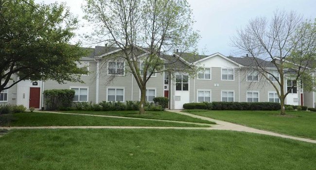 Skyridge Club Apartments - 77 Reviews | Crystal Lake, IL Apartments for