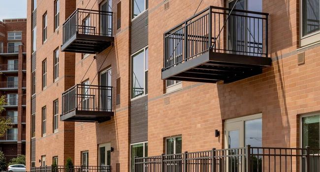 Uptown La Grange Apartments - 73 Reviews | La Grange, IL Apartments for