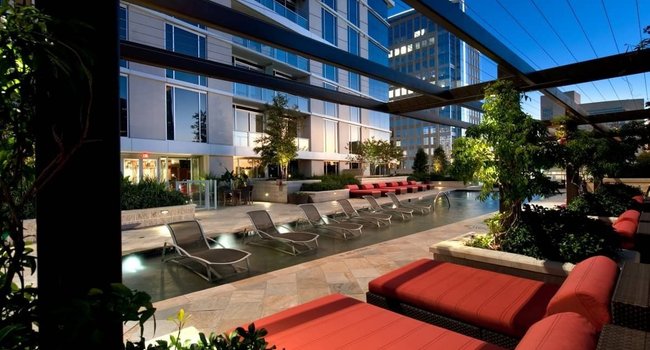 1900 McKinney Luxury Apartments - 77 Reviews | Dallas, TX Apartments