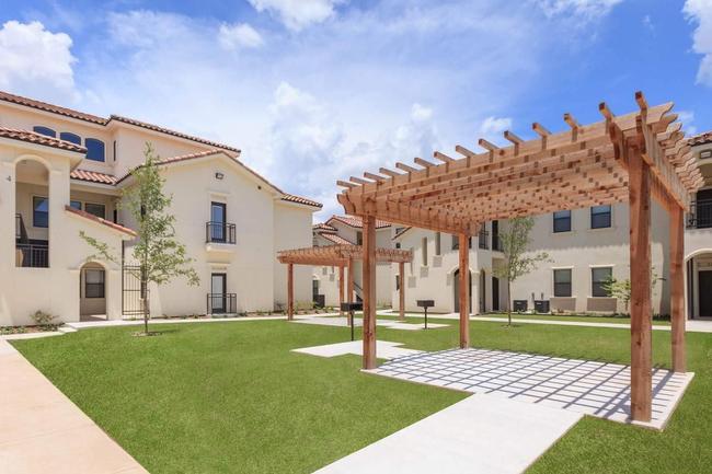 Santa Lucia at Bensten Lakes | Mission, TX Apartments for Rent