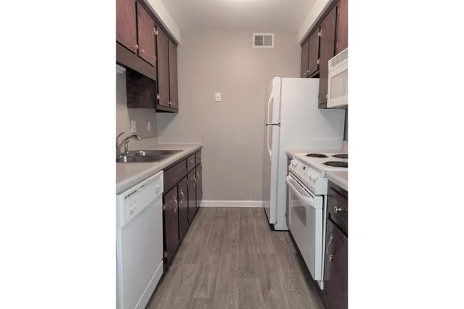 Summertrees Apartments Clarksville Tn For Rent Manager Uploaded Photo Of Summertrees Apartments In Clarksville Tn