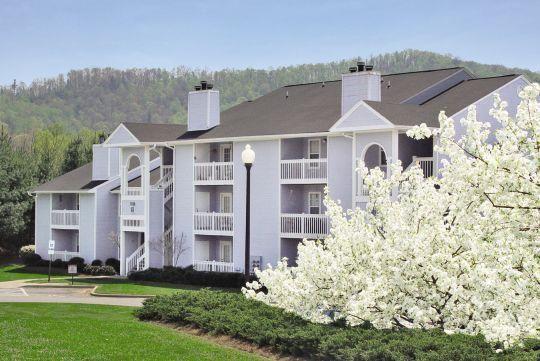 Carson's Creek Apartments - 13 Reviews | Asheville, NC Apartments for