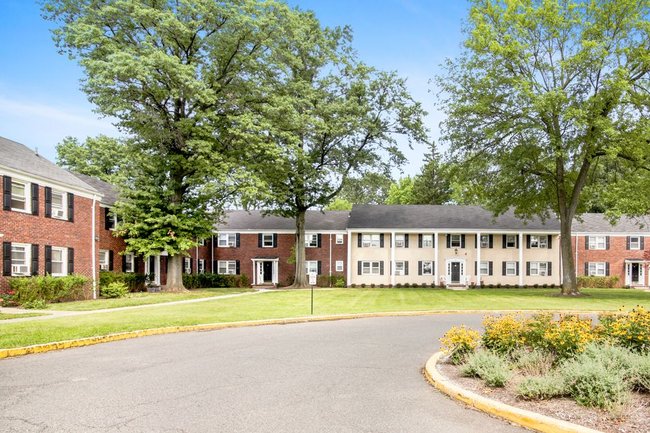 The Crossings at Union Township - 37 Reviews | Union, NJ Apartments for