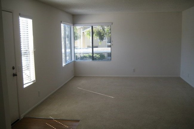 Woodbridge Willows Apartments - 20 Reviews | Irvine, CA Apartments for